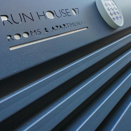 Run House 07 Rooms & Apartments Cassano delle Murge Bagian luar foto