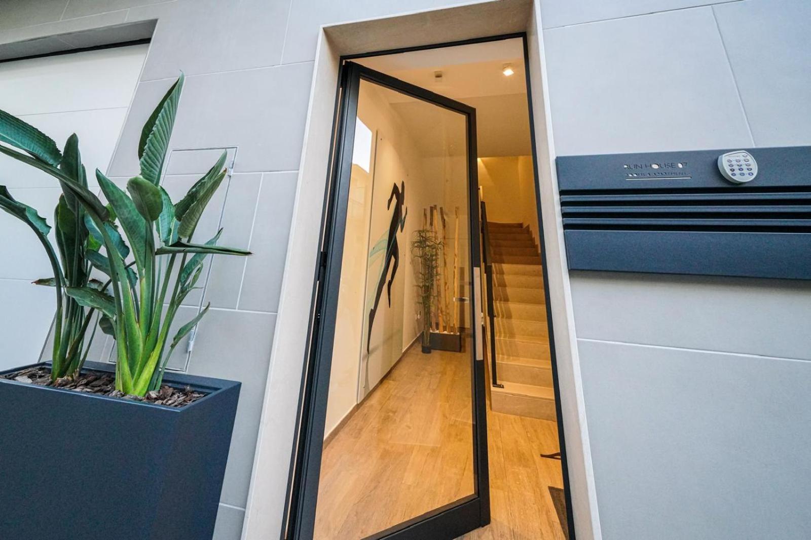 Run House 07 Rooms & Apartments Cassano delle Murge Bagian luar foto